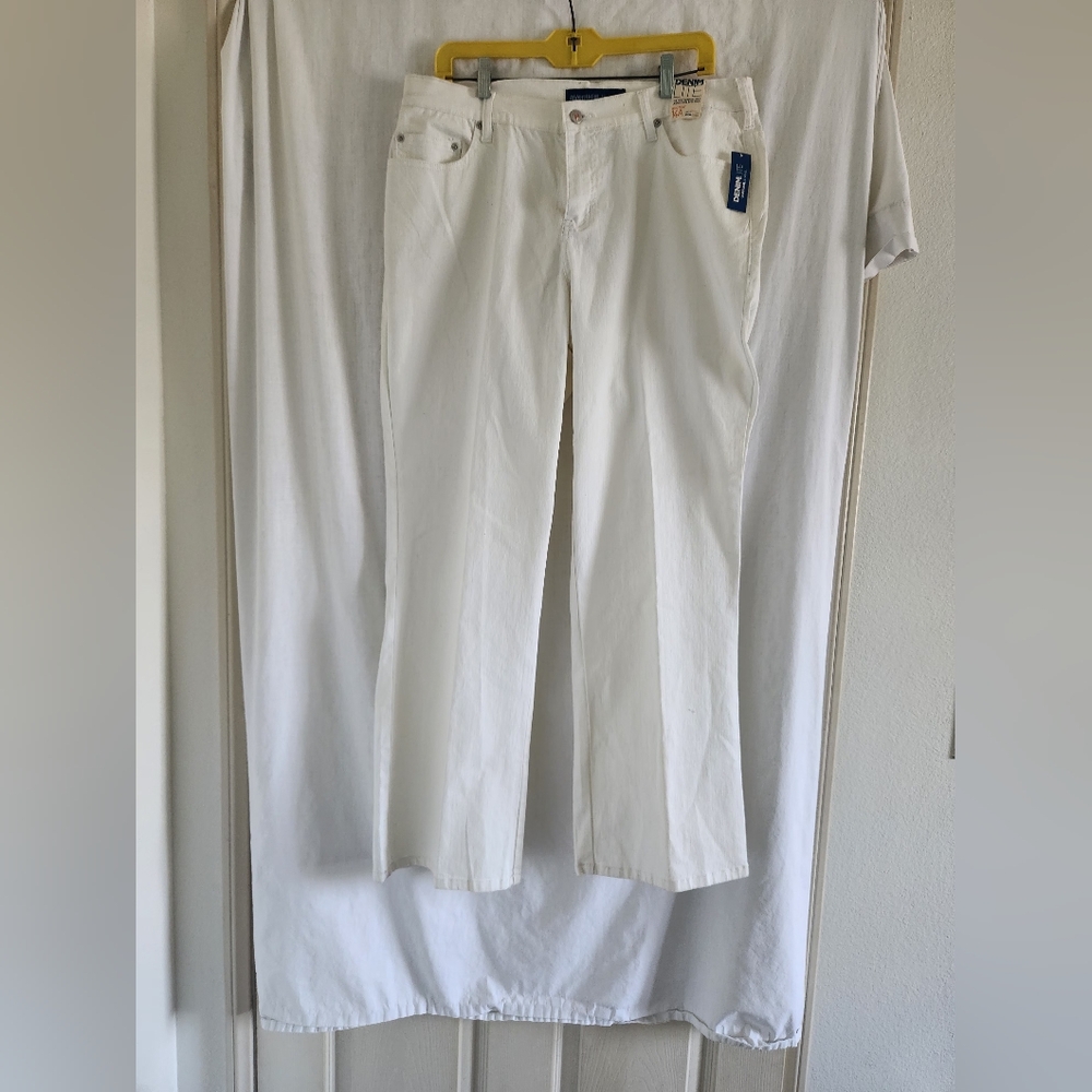 Avenue White Chinos Classic Khakis